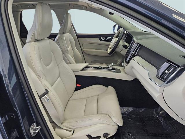 2023 Volvo XC60 B5 Ultimate Bright Theme