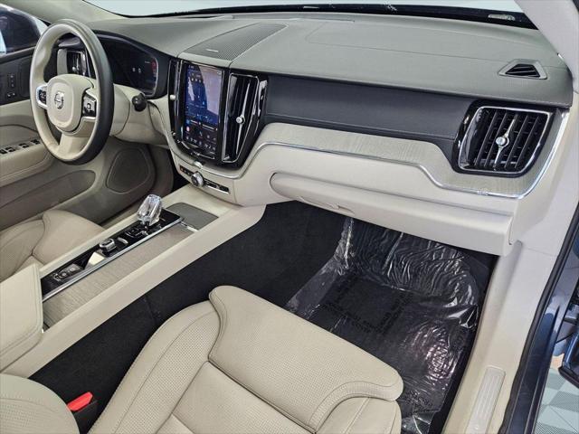 2023 Volvo XC60 B5 Ultimate Bright Theme