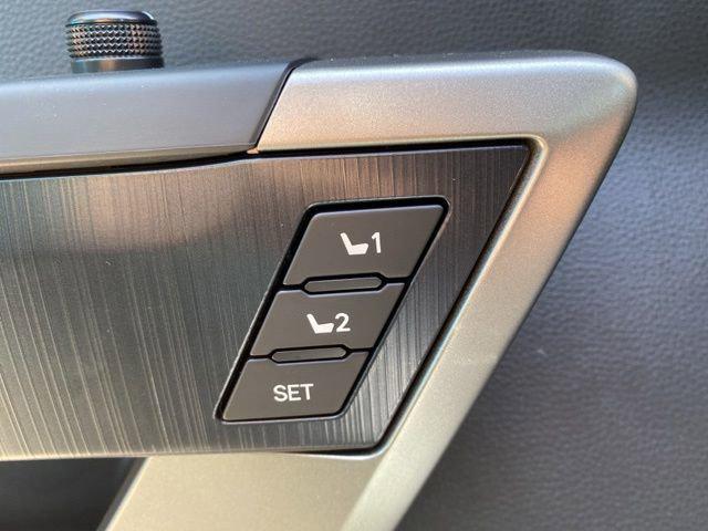 2026 Toyota Tundra Platinum Hybrid CrewMax 5.5' Bed