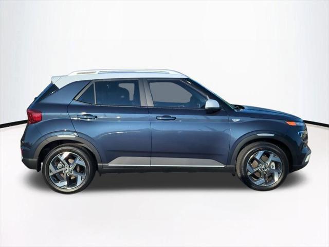 2026 Hyundai Venue SEL w/Two-Tone Roof