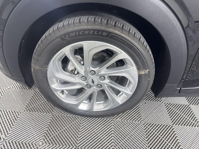 2027 Chevrolet Bolt LT FWD