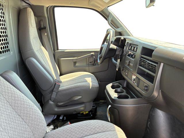 2026 Chevrolet Express Cargo Van 2500 Regular Wheelbase, WT, RWD