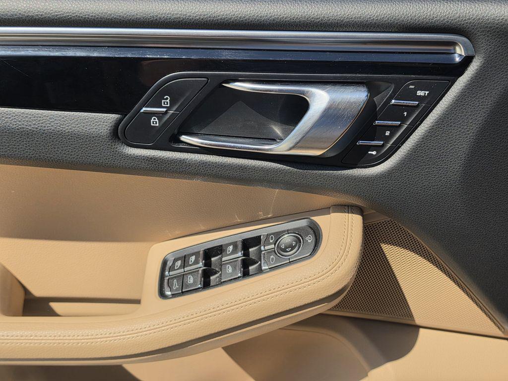 2023 Porsche Macan - Photo 16
