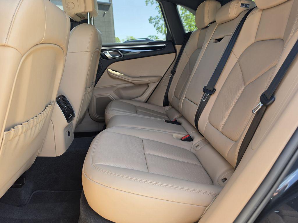 2023 Porsche Macan - Photo 17