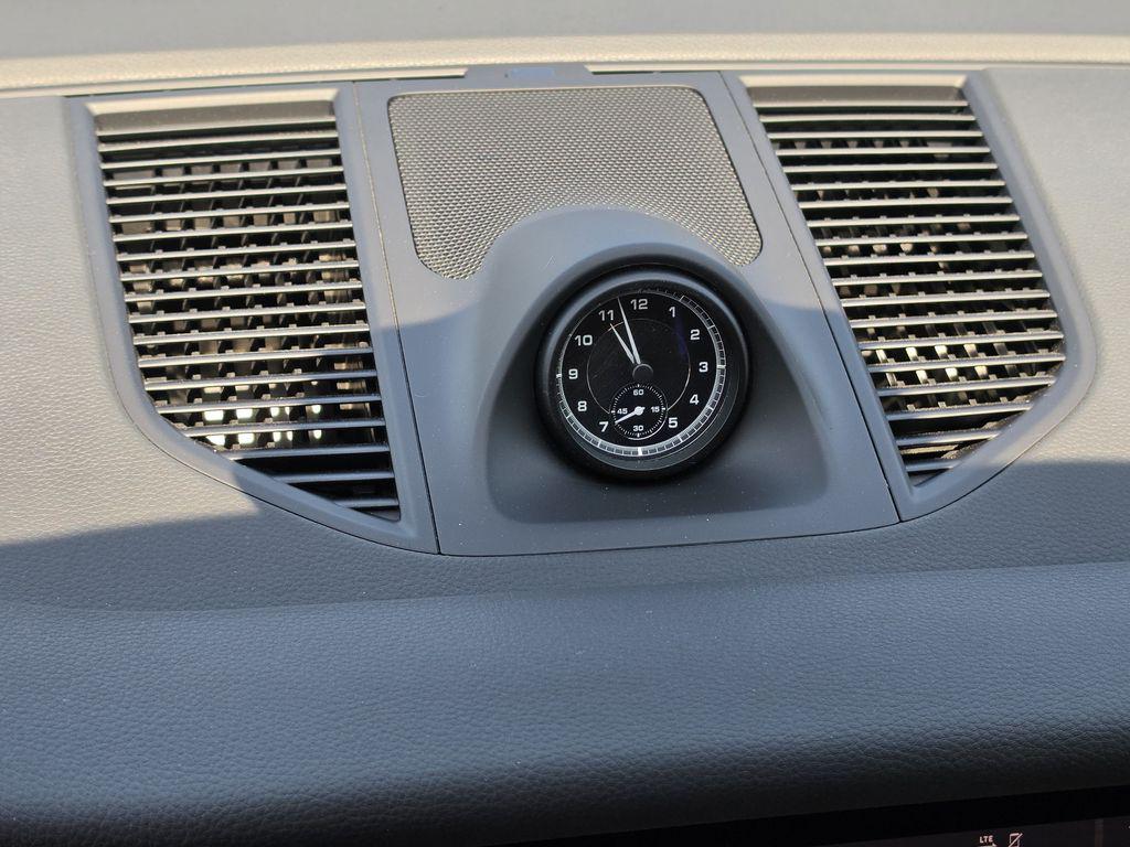 2023 Porsche Macan - Photo 19
