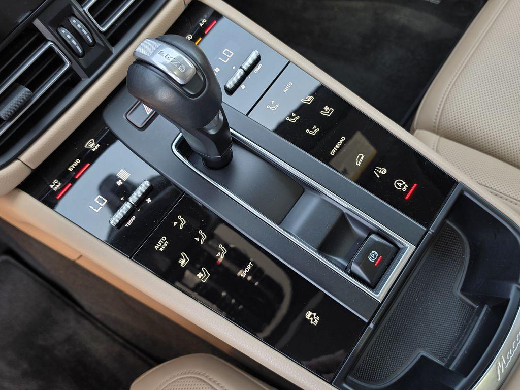 2023 Porsche Macan - Photo 21