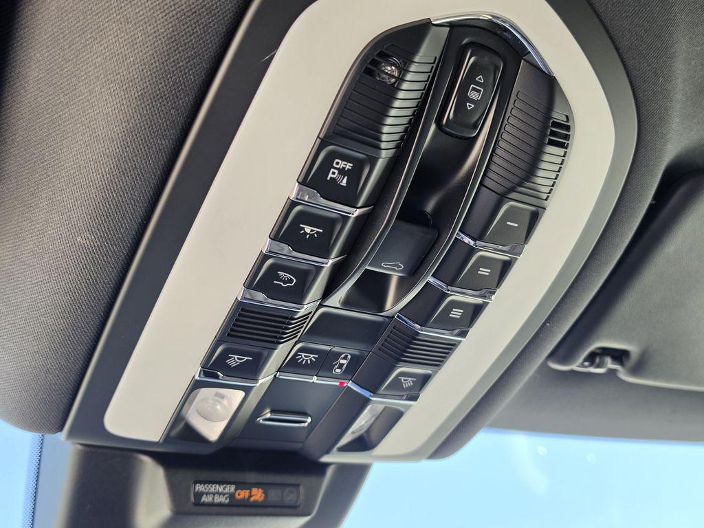 2023 Porsche Macan - Photo 22