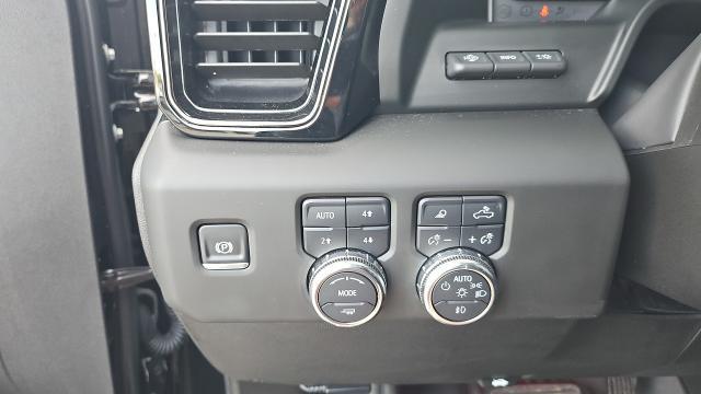 2025 GMC Sierra 1500 4WD Crew Cab Short Box AT4