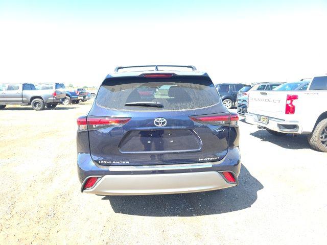 2026 Toyota Highlander Hybrid Platinum