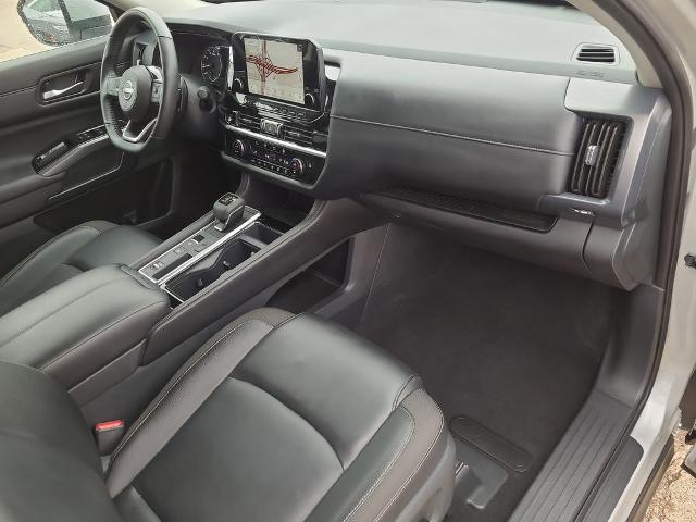 2025 Nissan Pathfinder SL FWD