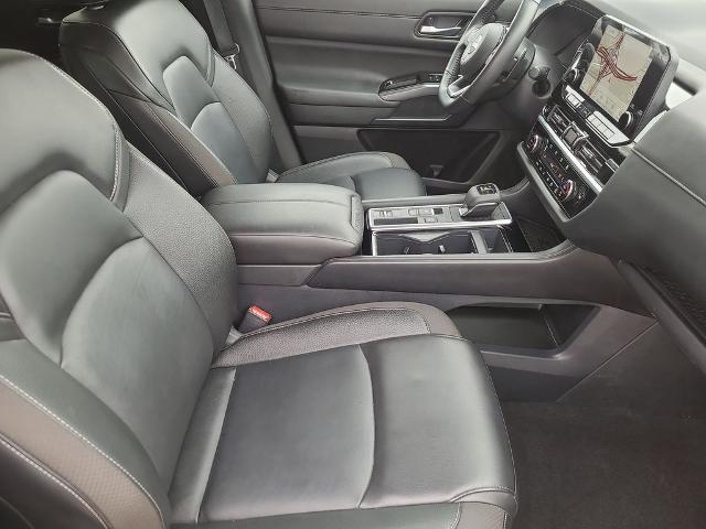 2025 Nissan Pathfinder SL FWD