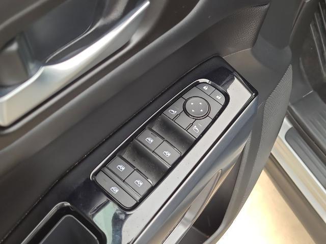 2025 Nissan Pathfinder SL FWD