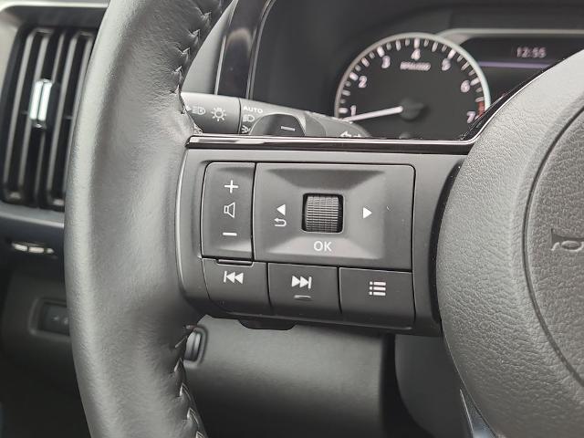 2025 Nissan Pathfinder SL FWD