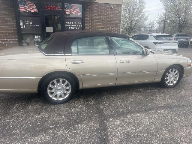 2009 Lincoln Town Car Signature Limited for sale in Middleburg Heights, OH