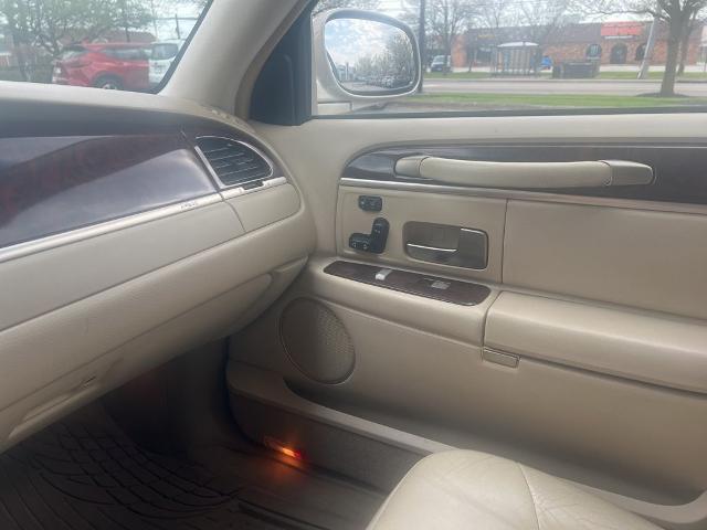 2009 Lincoln Town Car Signature Limited