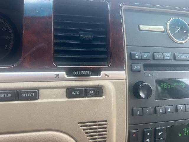 2009 Lincoln Town Car Signature Limited