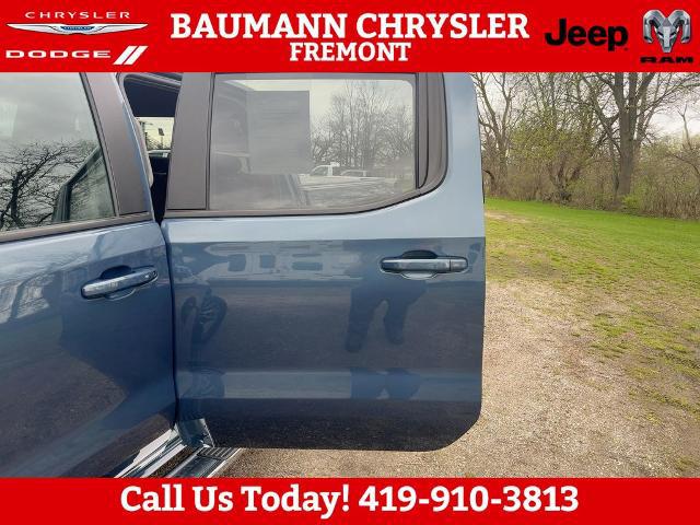 2024 Chevrolet Silverado 1500 4WD Crew Cab Short Bed LT with 2FL
