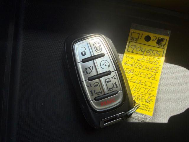 2025 Chrysler Pacifica Select