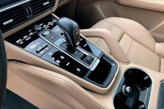2022 Porsche Cayenne Cayenne