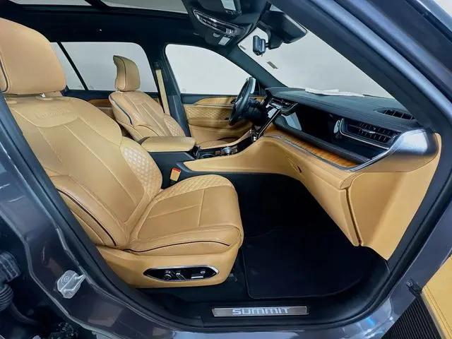 2025 Jeep Grand Cherokee L Summit Reserve 4x4