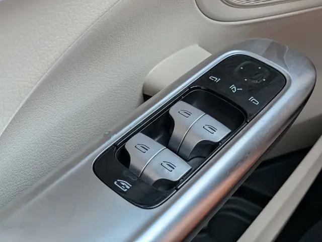 2025 Mercedes-Benz C-CLASS C 300 C 300