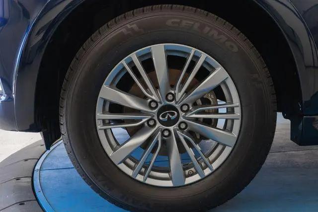 2024 INFINITI QX80 LUXE