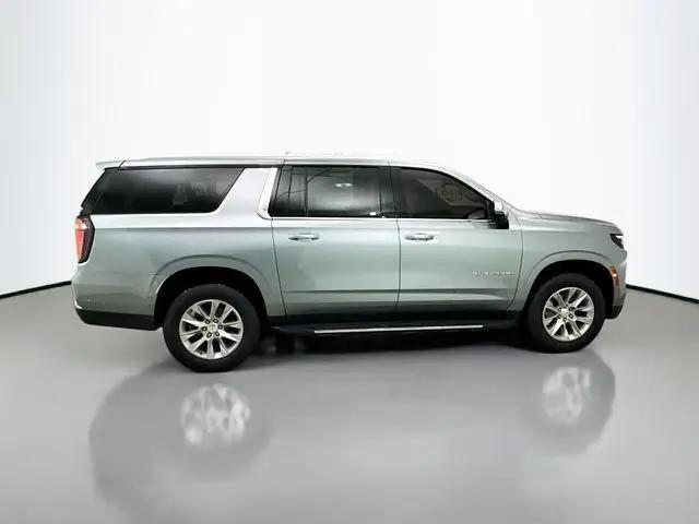 2025 Chevrolet Suburban 4WD Premier