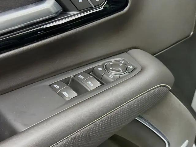 2025 Chevrolet Suburban 4WD Premier