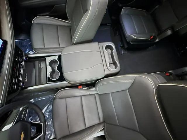 2025 Chevrolet Suburban 4WD Premier