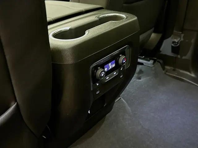 2025 Chevrolet Suburban 4WD Premier