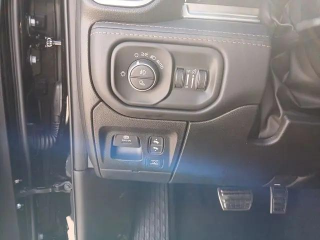 2026 Ram 1500 Tungsten Crew Cab 4x4 5'7" Box