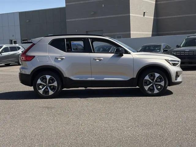2023 Volvo XC40 B5 Plus Dark Theme