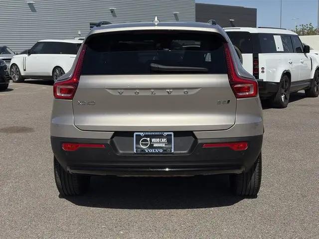 2023 Volvo XC40 B5 Plus Dark Theme