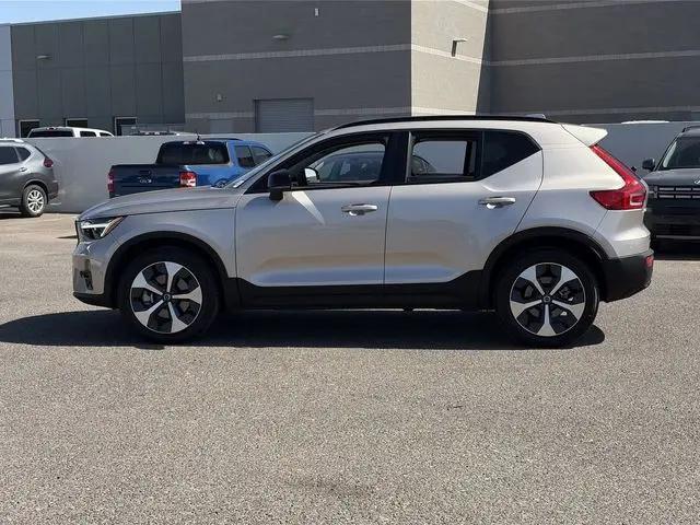 2023 Volvo XC40 B5 Plus Dark Theme