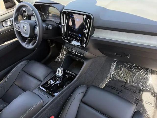 2023 Volvo XC40 B5 Plus Dark Theme