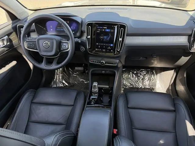 2023 Volvo XC40 B5 Plus Dark Theme