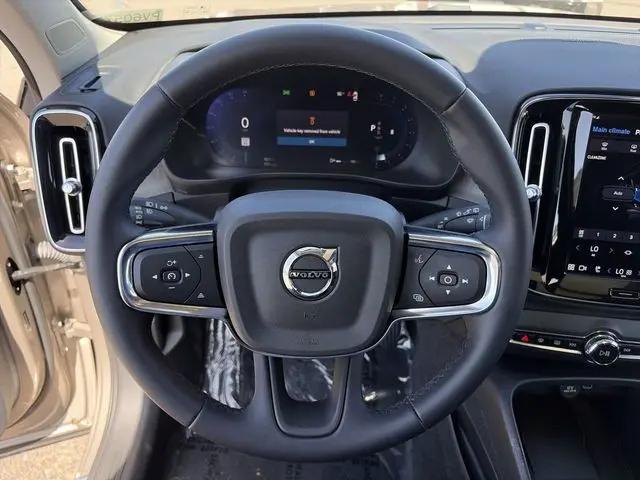 2023 Volvo XC40 B5 Plus Dark Theme