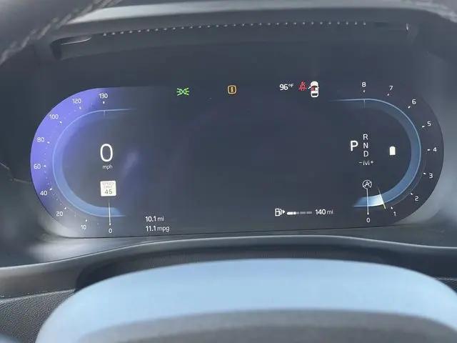 2023 Volvo XC40 B5 Plus Dark Theme