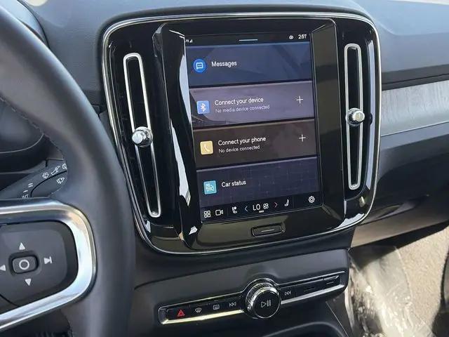 2023 Volvo XC40 B5 Plus Dark Theme