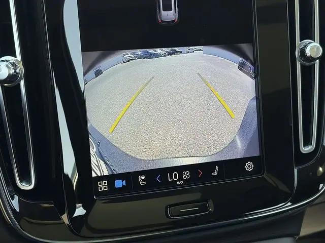 2023 Volvo XC40 B5 Plus Dark Theme