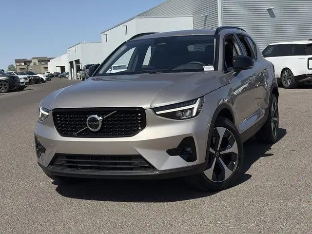 2023 Volvo XC40 B5 Plus Dark Theme