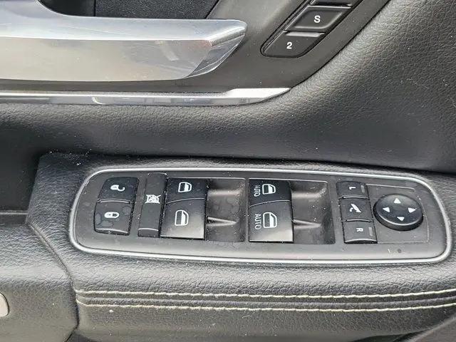 2019 Ram 1500 Laramie Crew Cab 4x4 5'7" Box