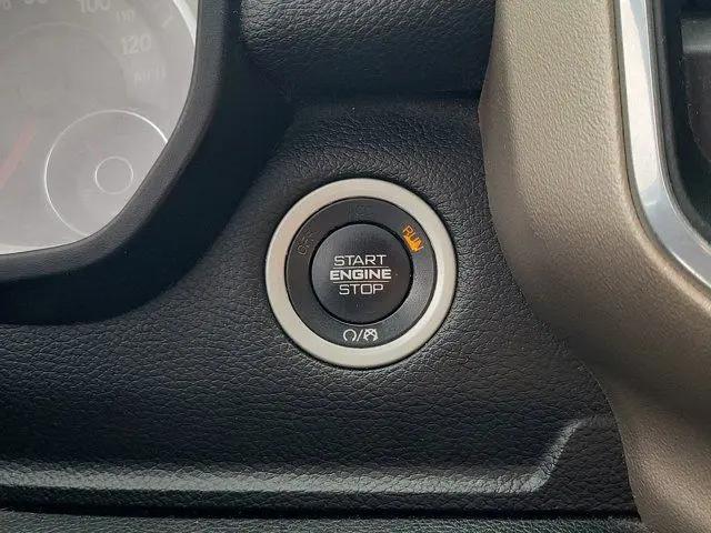 2019 Ram 1500 Laramie Crew Cab 4x4 5'7" Box
