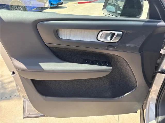 2024 Volvo XC40 Core