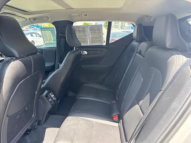 2024 Volvo XC40 Core