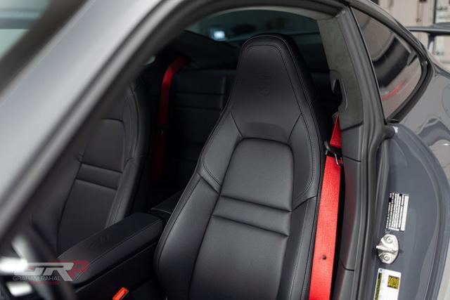 2025 Porsche 911 Carrera 4 GTS