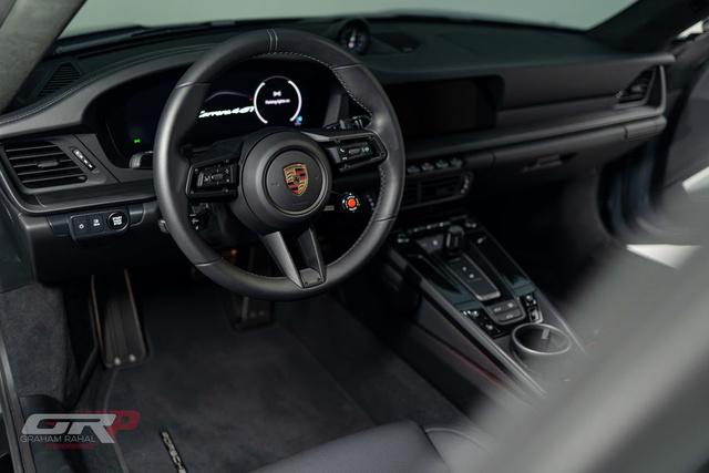 2025 Porsche 911 Carrera 4 GTS