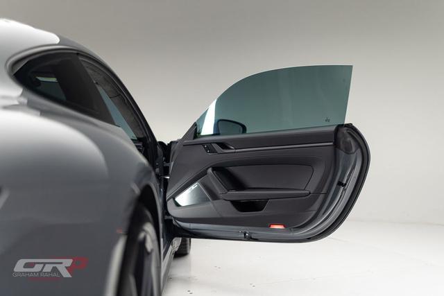 2025 Porsche 911 Carrera 4 GTS