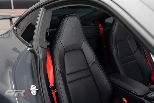 2025 Porsche 911 Carrera 4 GTS