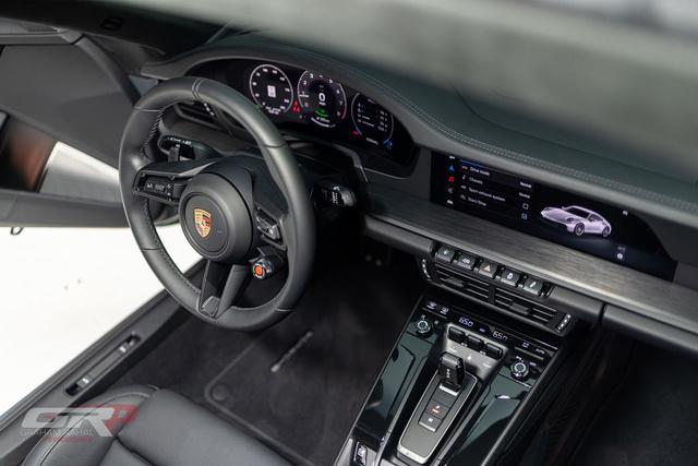 2025 Porsche 911 Carrera 4 GTS